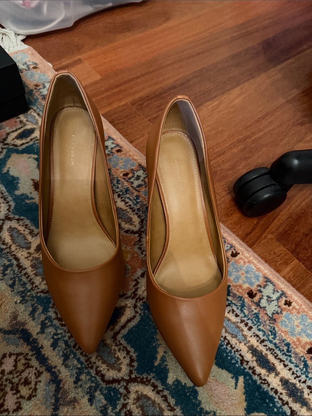 Leather Pointed-Toe Pumps in Tan
